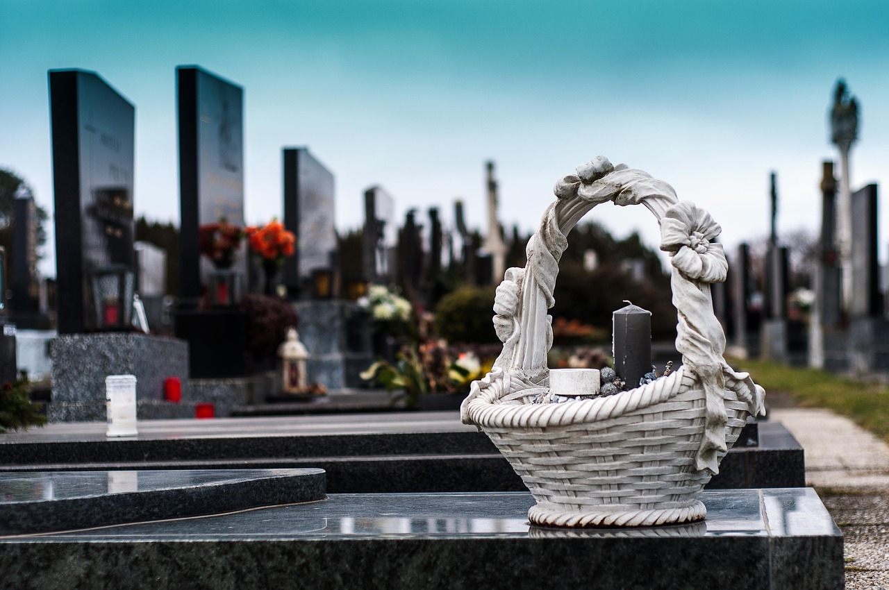 Burial vs. Cremation Which is the better option for you in 2024?